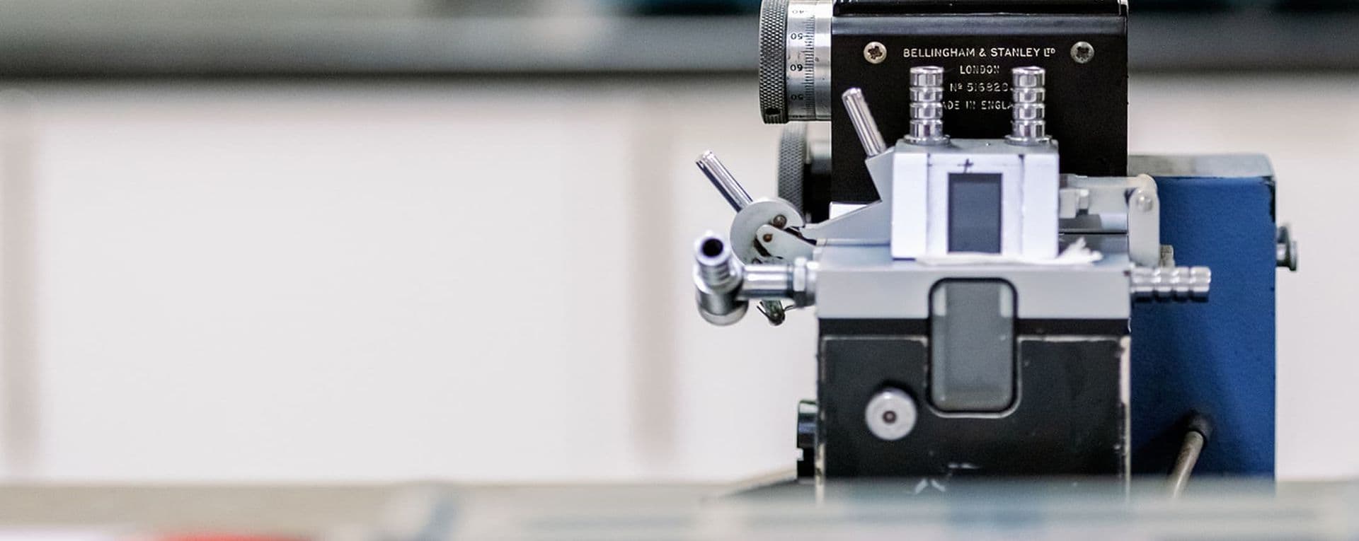 Fabric stitching machine